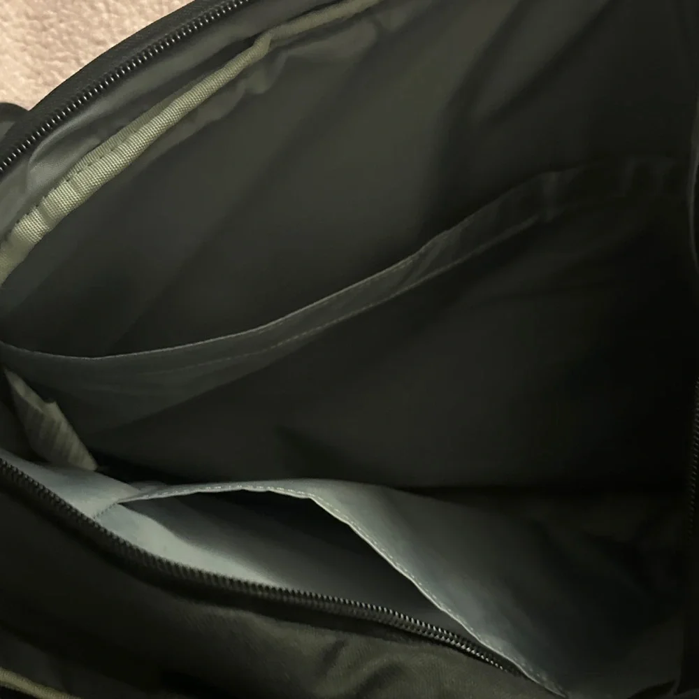 Amazon Basics Black Laptop Bag - Picture 5 of 6